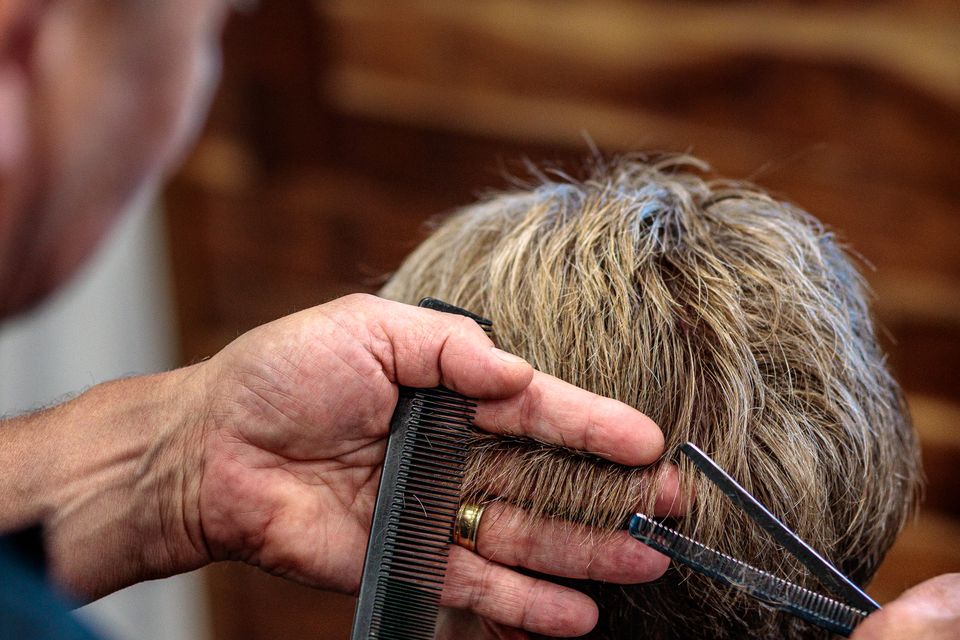 Corte y peinado en el salón